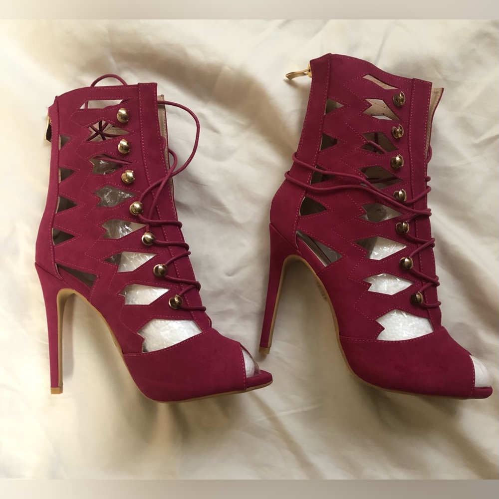 M & L HIGH HEEL BOOTIES SIZE: 8.5